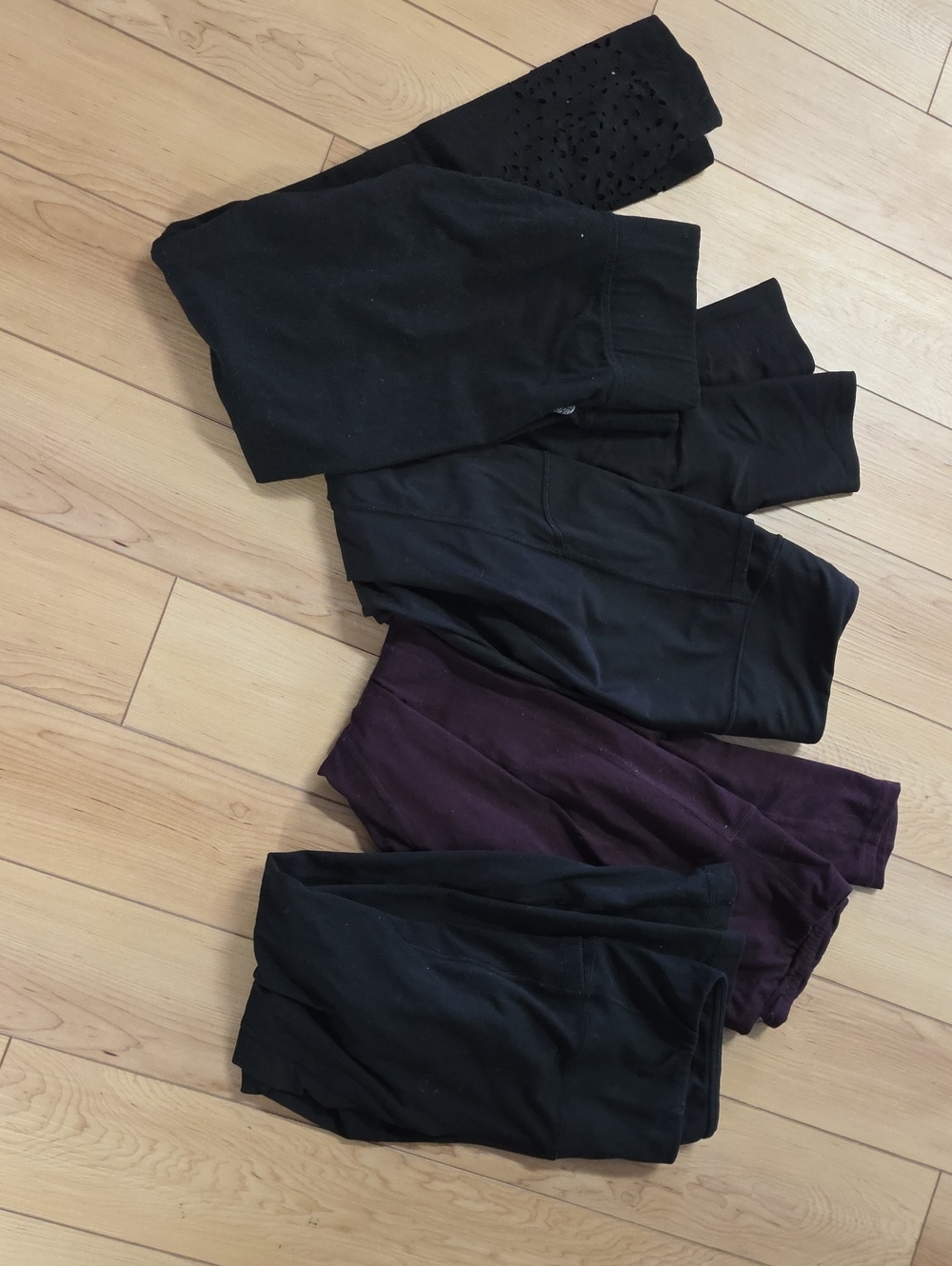 Assorted Women's Leggings - Black & Deep Purple Mix